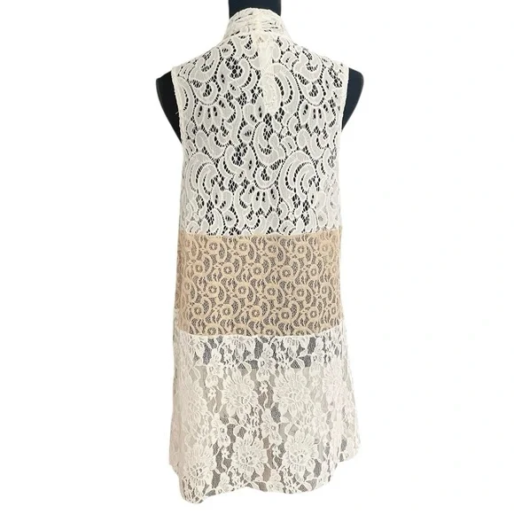 Chicos Mix Lace Tiered Vest Medium Antique White Sheer Boho Chic Casual feminine - Picture 3 of 5